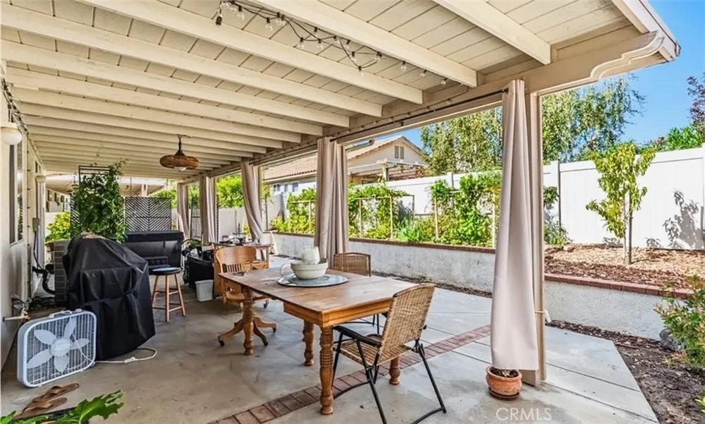1851 Riviera Banning, CA 92220
