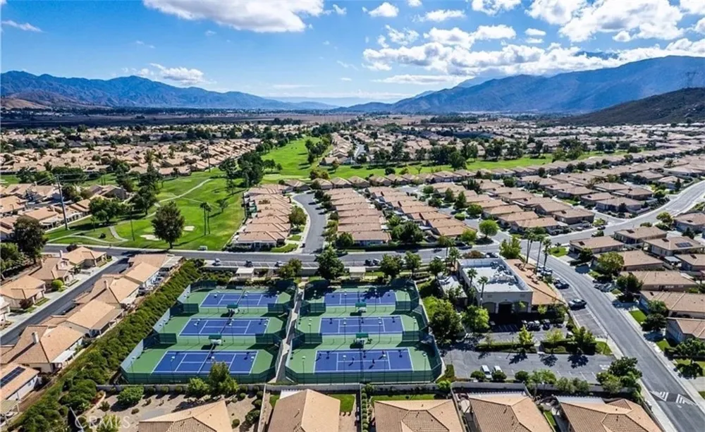 1851 Riviera Banning, CA 92220