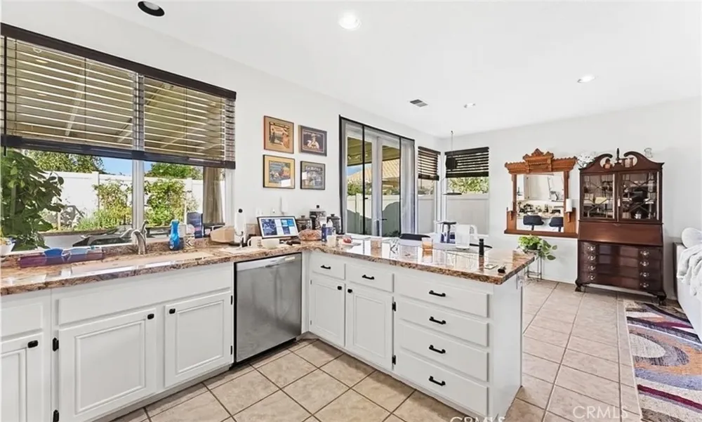 1851 Riviera Banning, CA 92220