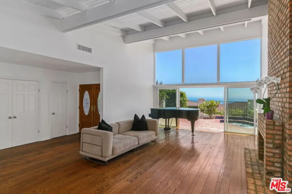 1175 Las Pulgas Place Pacific Palisades, CA 90272