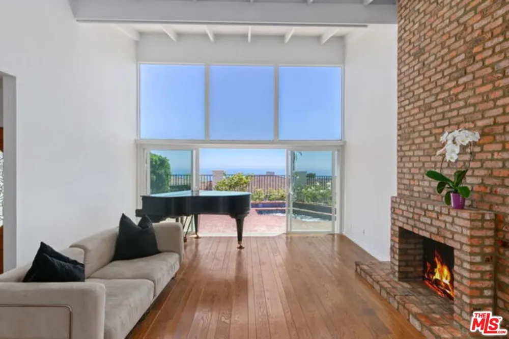 1175 Las Pulgas Place Pacific Palisades, CA 90272