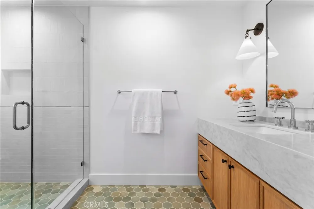 327 Amethyst Newport Beach, CA 92662