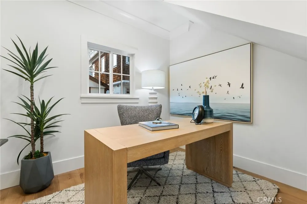 327 Amethyst Newport Beach, CA 92662