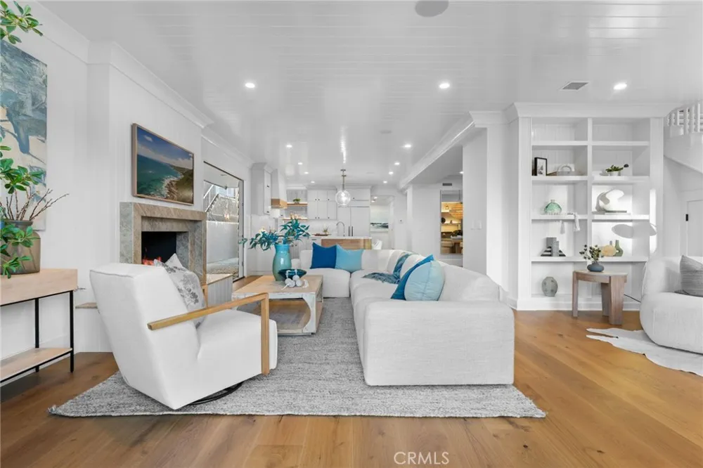 327 Amethyst Newport Beach, CA 92662