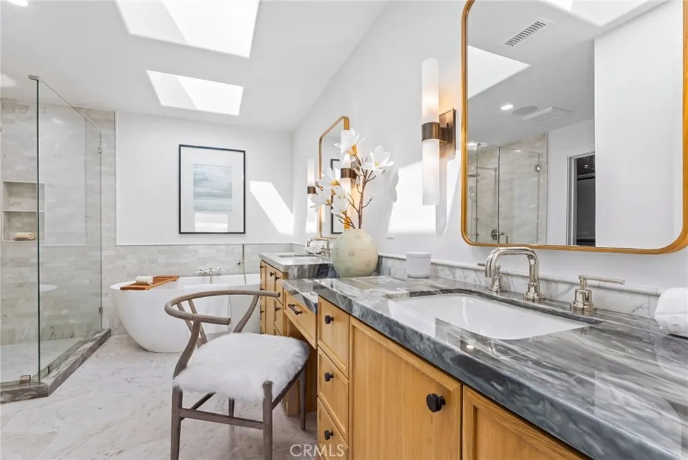 327 Amethyst Newport Beach, CA 92662