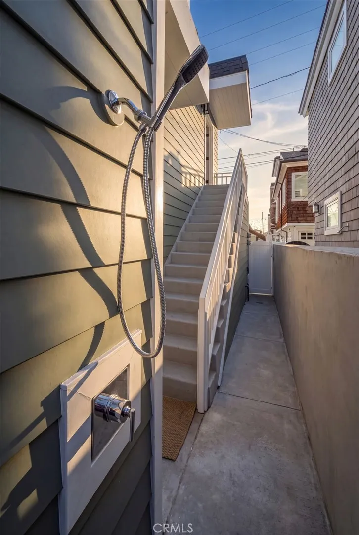 327 Amethyst Newport Beach, CA 92662