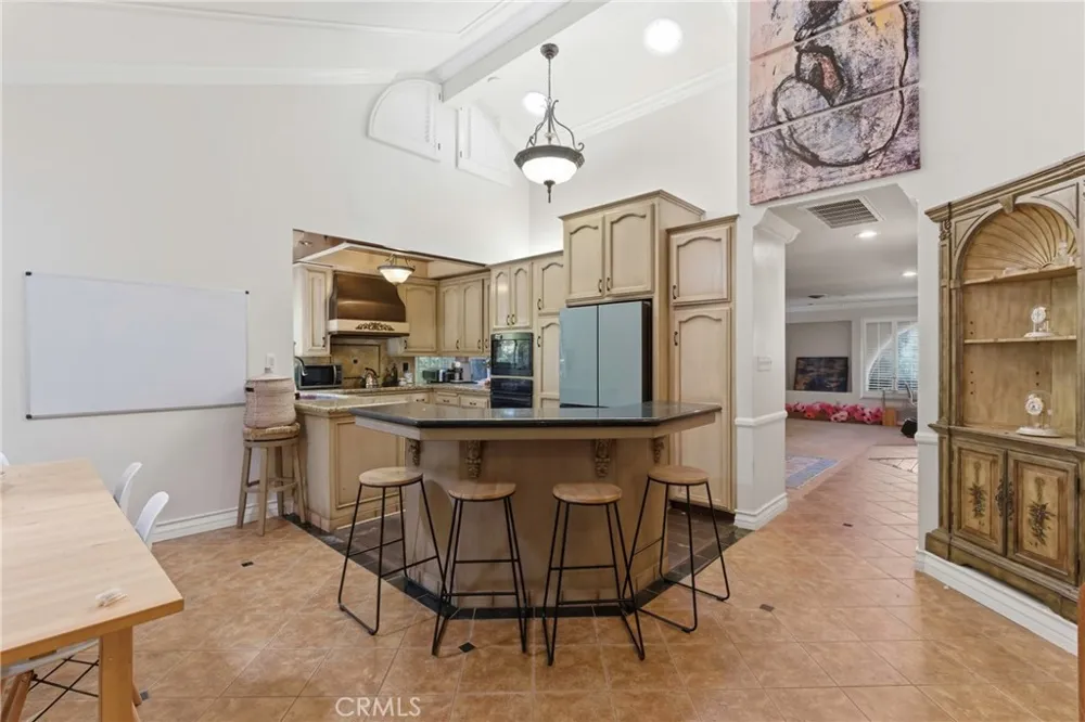 2512 Moffitt Way Bakersfield, CA 93309