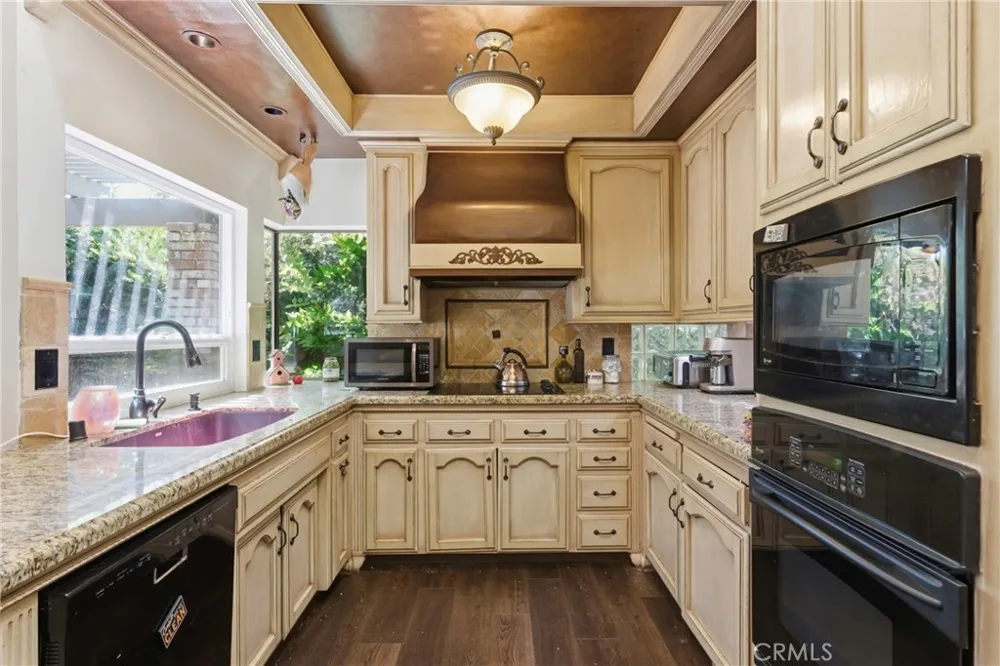 2512 Moffitt Way Bakersfield, CA 93309