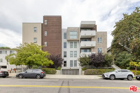 4813 Oakwood Avenue #103