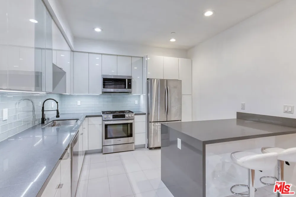 4813 Oakwood Avenue #103 Los Angeles, CA 90004