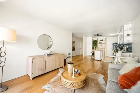427 Lagunitas Ave #305