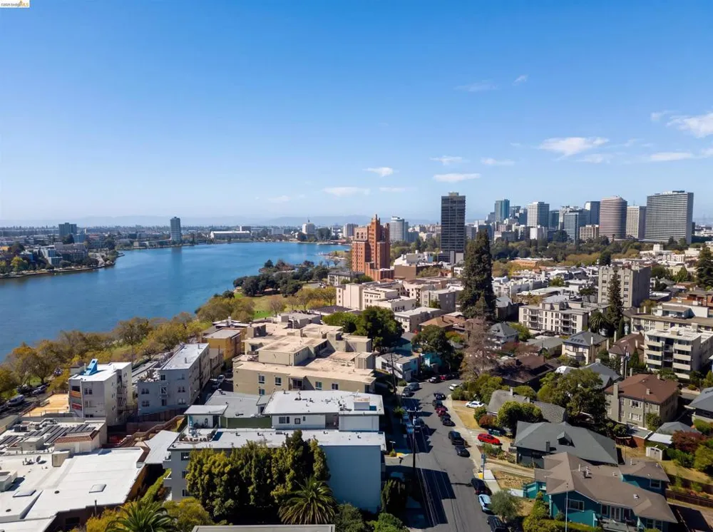 427 Lagunitas Ave #305 Oakland, CA 94610