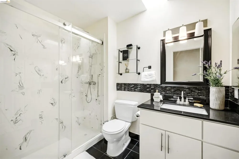 427 Lagunitas Ave #305 Oakland, CA 94610