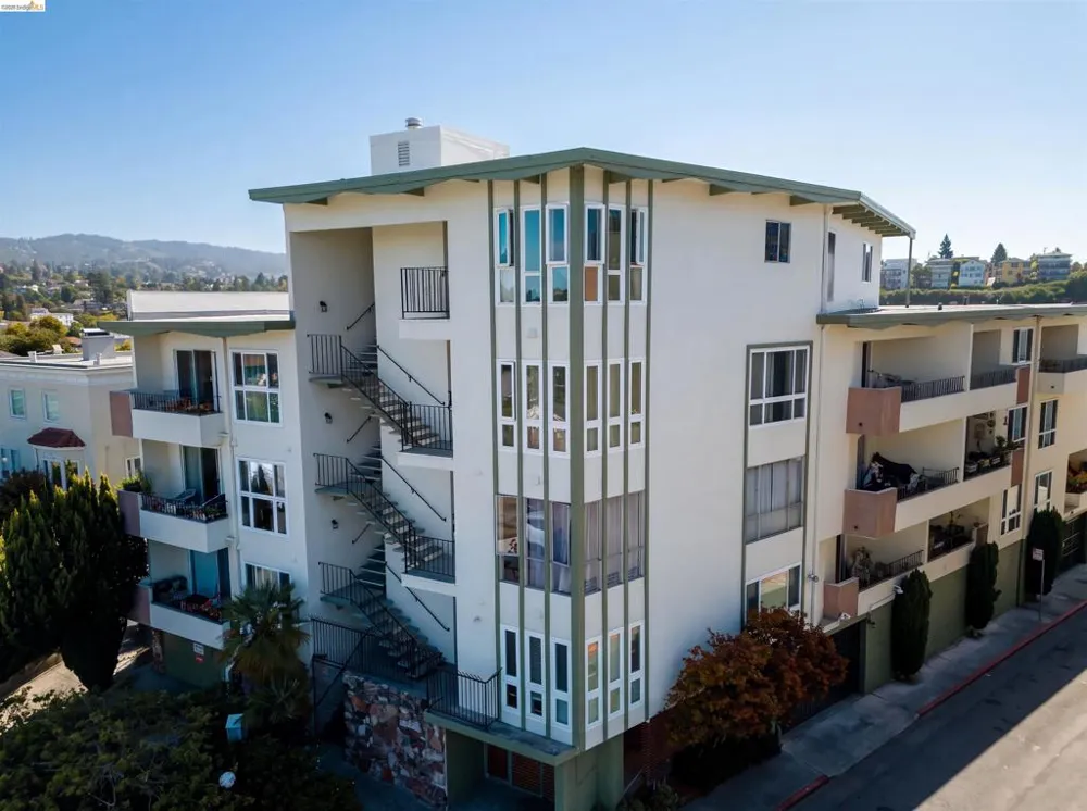 427 Lagunitas Ave #305 Oakland, CA 94610
