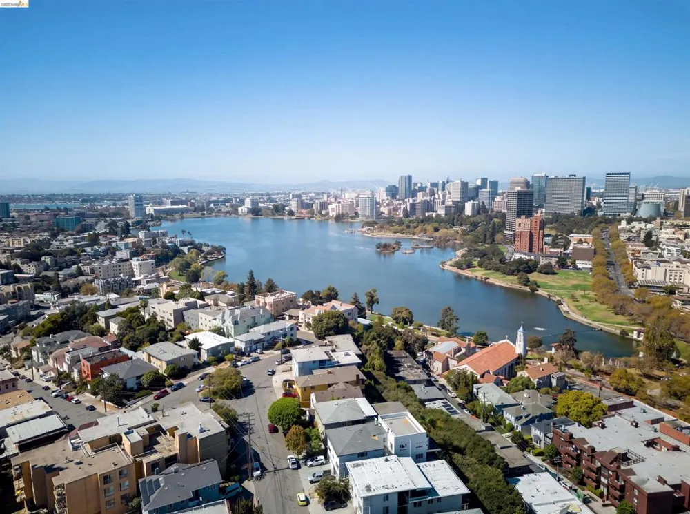 427 Lagunitas Ave #305 Oakland, CA 94610