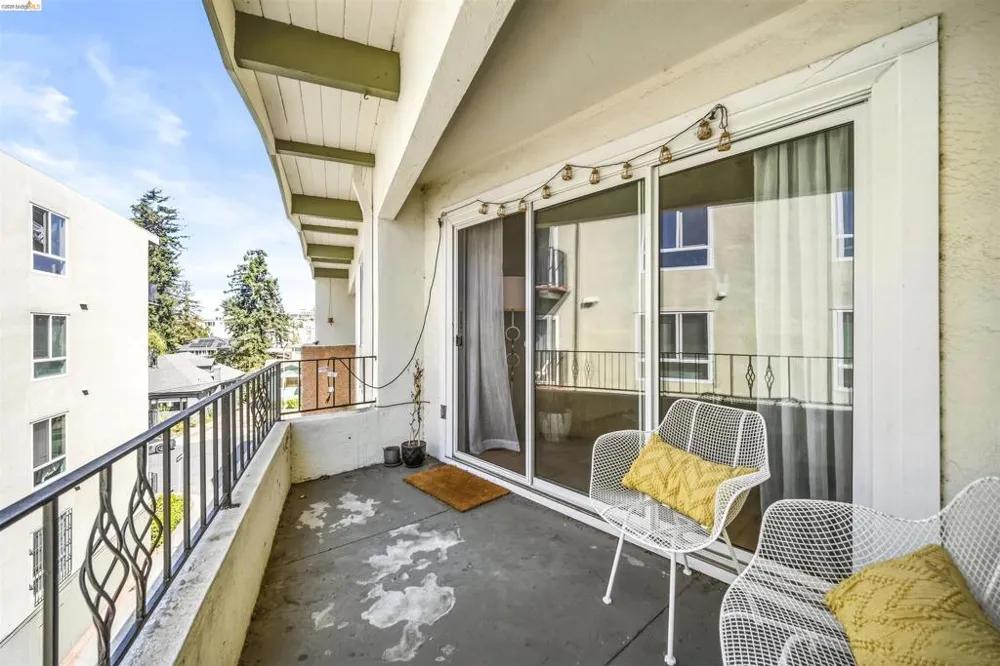 427 Lagunitas Ave #305 Oakland, CA 94610