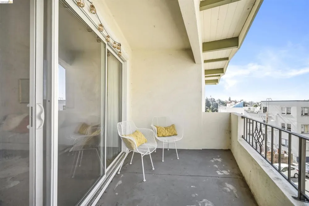 427 Lagunitas Ave #305 Oakland, CA 94610