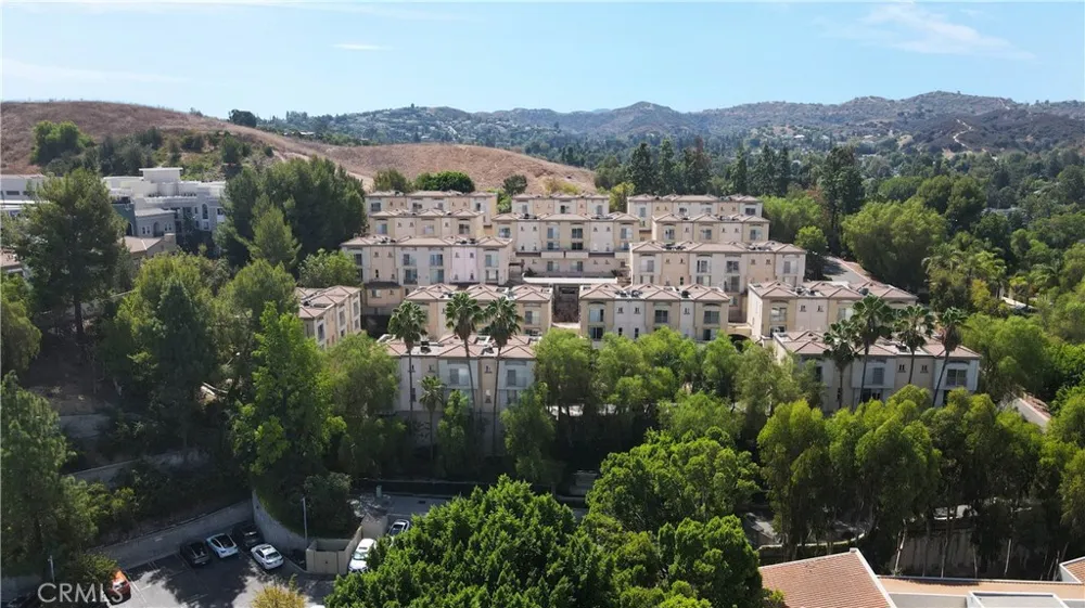 5220 Premiere Hills #222 Woodland Hills, CA 91364