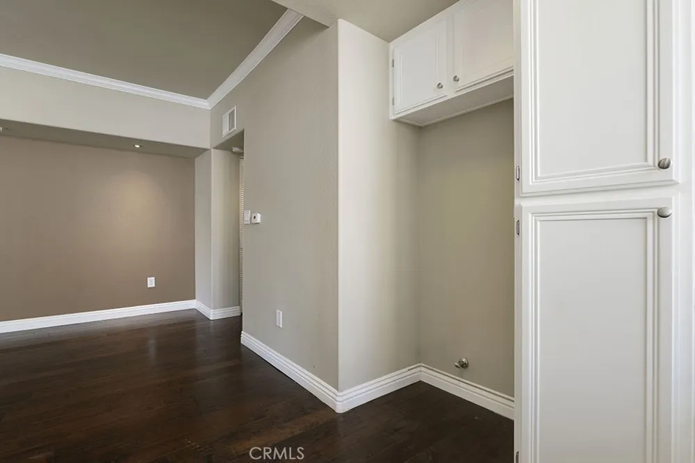 5220 Premiere Hills #222 Woodland Hills, CA 91364