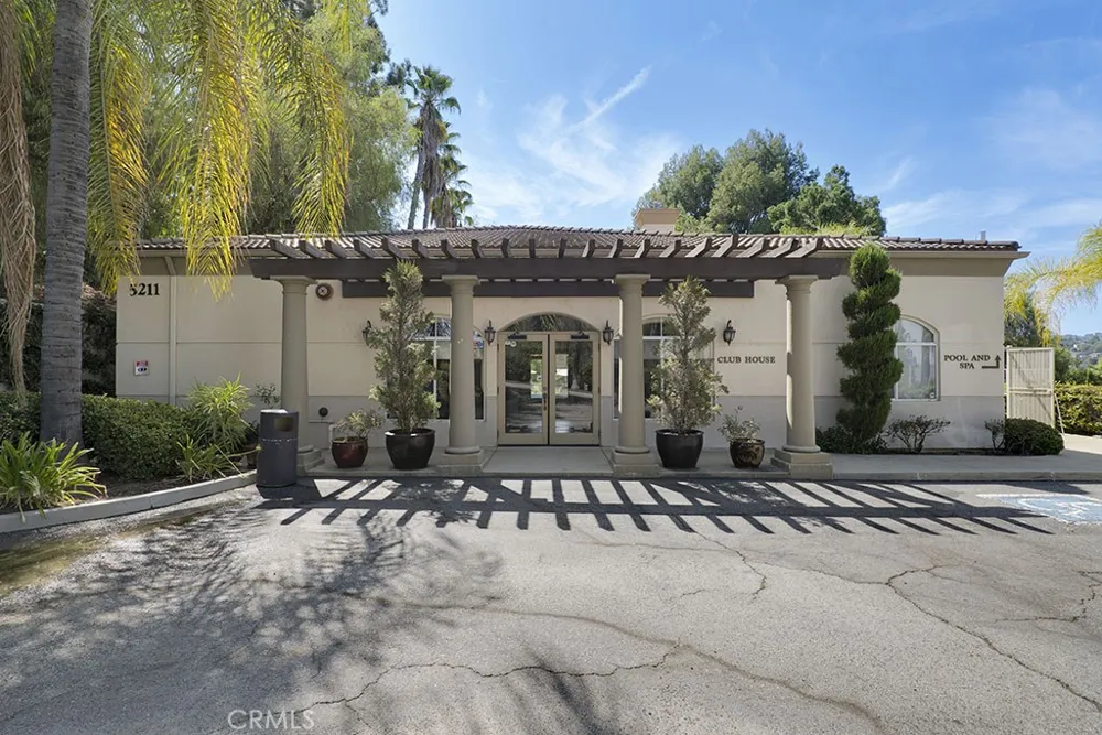 5220 Premiere Hills #222 Woodland Hills, CA 91364