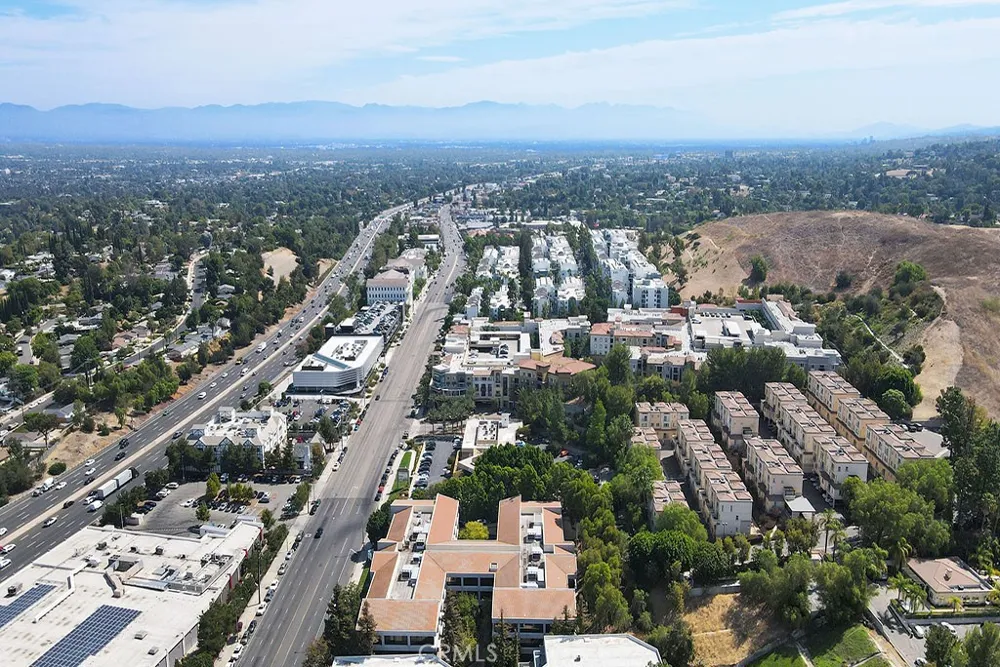 5220 Premiere Hills #222 Woodland Hills, CA 91364