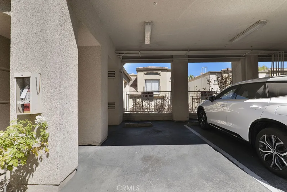 5220 Premiere Hills #222 Woodland Hills, CA 91364