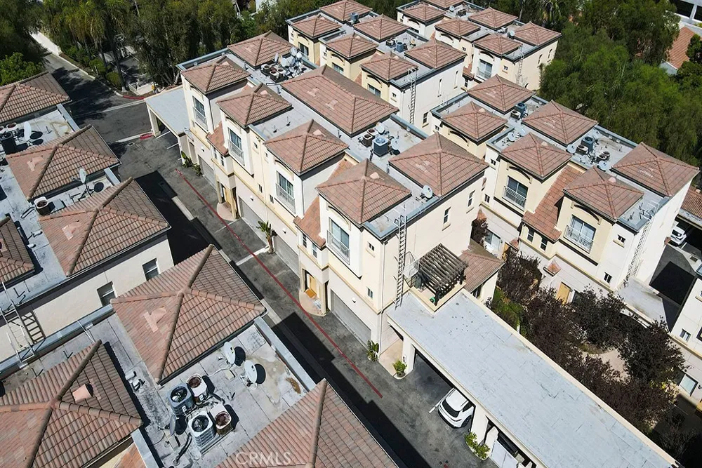 5220 Premiere Hills #222 Woodland Hills, CA 91364