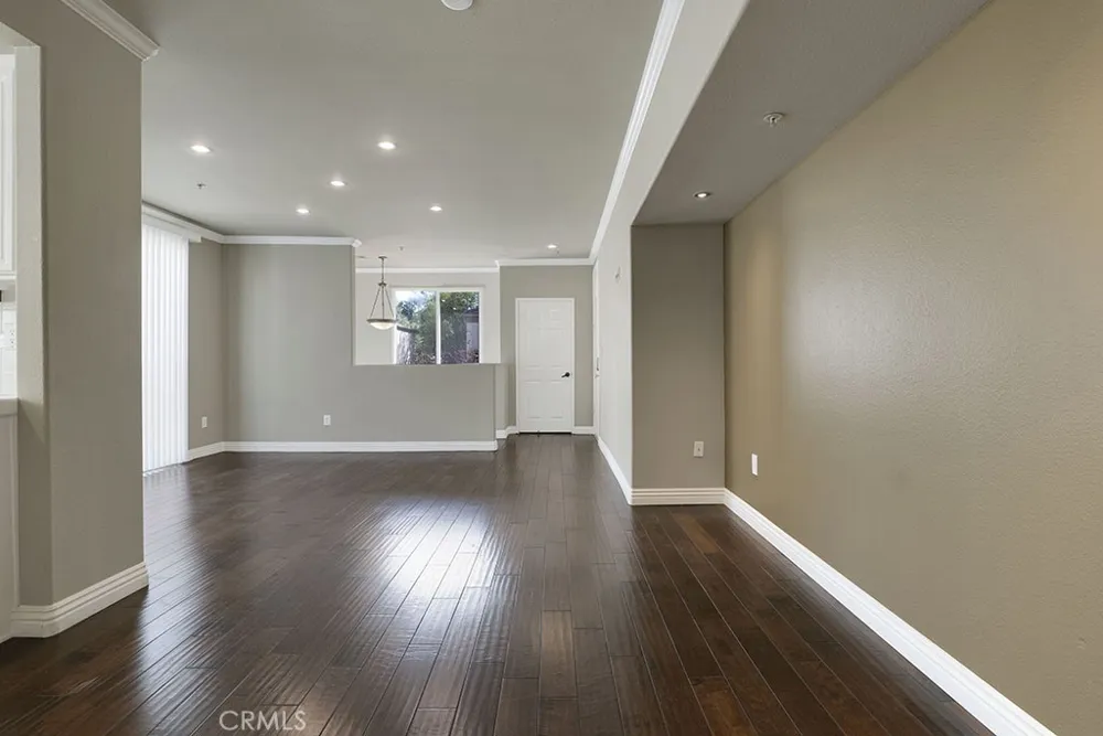 5220 Premiere Hills #222 Woodland Hills, CA 91364
