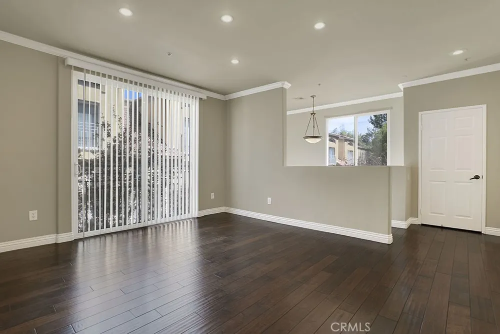5220 Premiere Hills #222 Woodland Hills, CA 91364