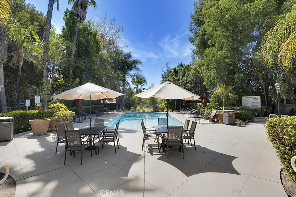 5220 Premiere Hills #222 Woodland Hills, CA 91364