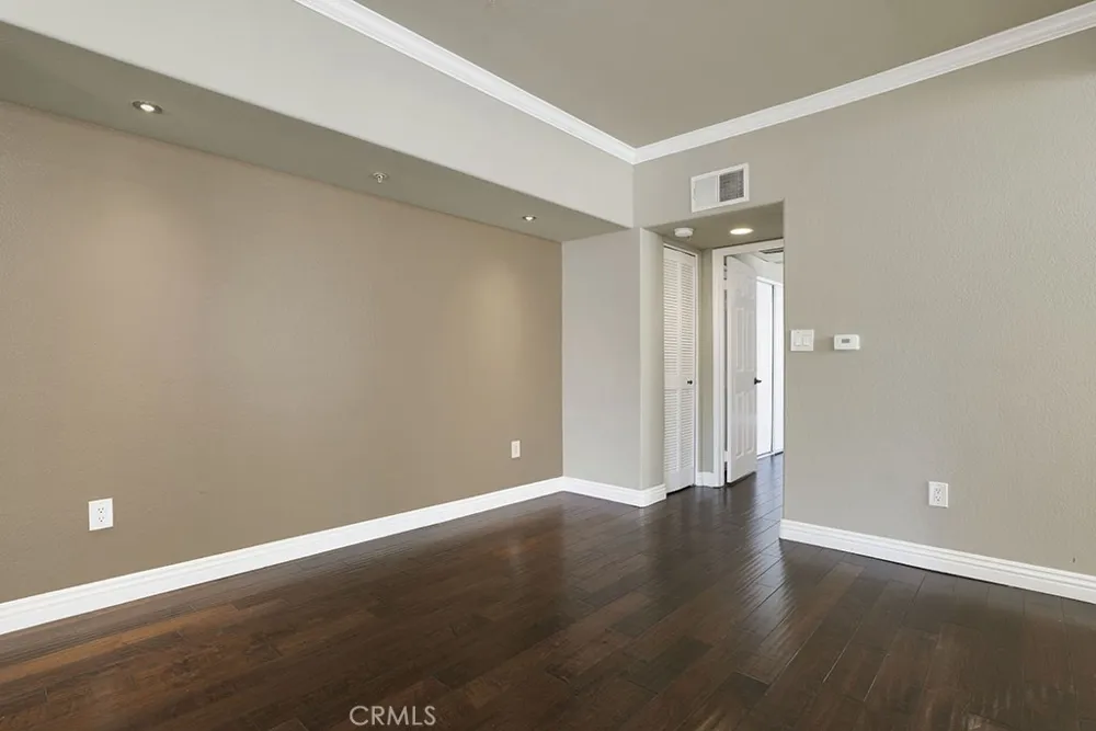 5220 Premiere Hills #222 Woodland Hills, CA 91364