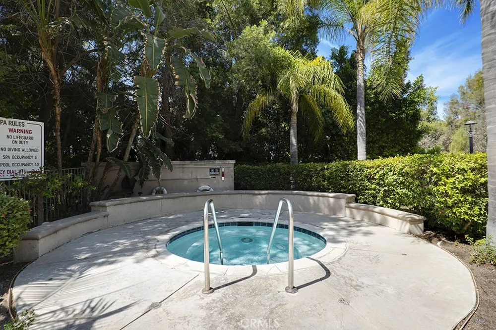 5220 Premiere Hills #222 Woodland Hills, CA 91364