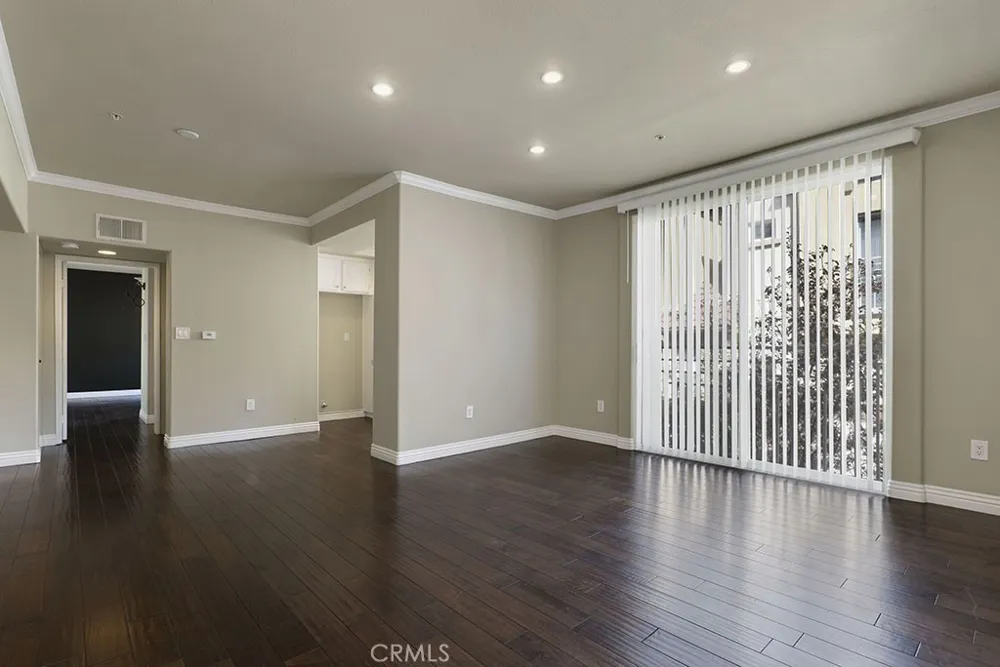 5220 Premiere Hills #222 Woodland Hills, CA 91364