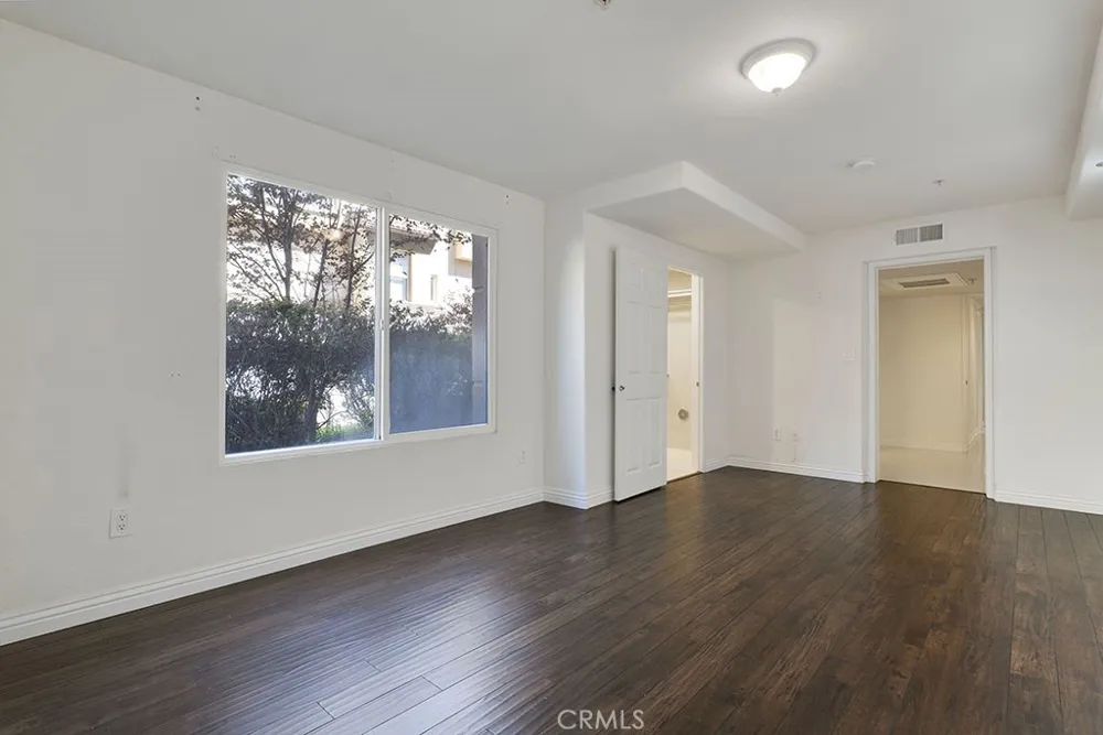 5220 Premiere Hills #222 Woodland Hills, CA 91364