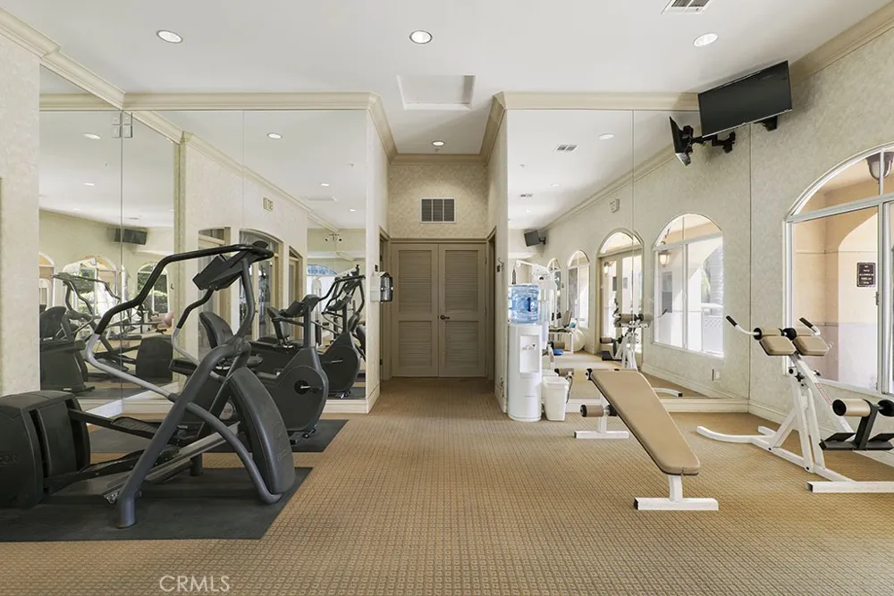 5220 Premiere Hills #222 Woodland Hills, CA 91364