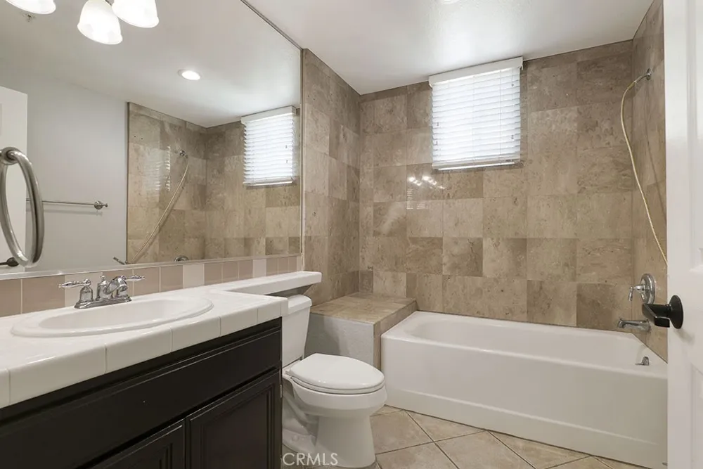 5220 Premiere Hills #222 Woodland Hills, CA 91364