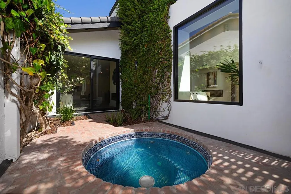 2815 Camininto Merion La Jolla, CA 92037