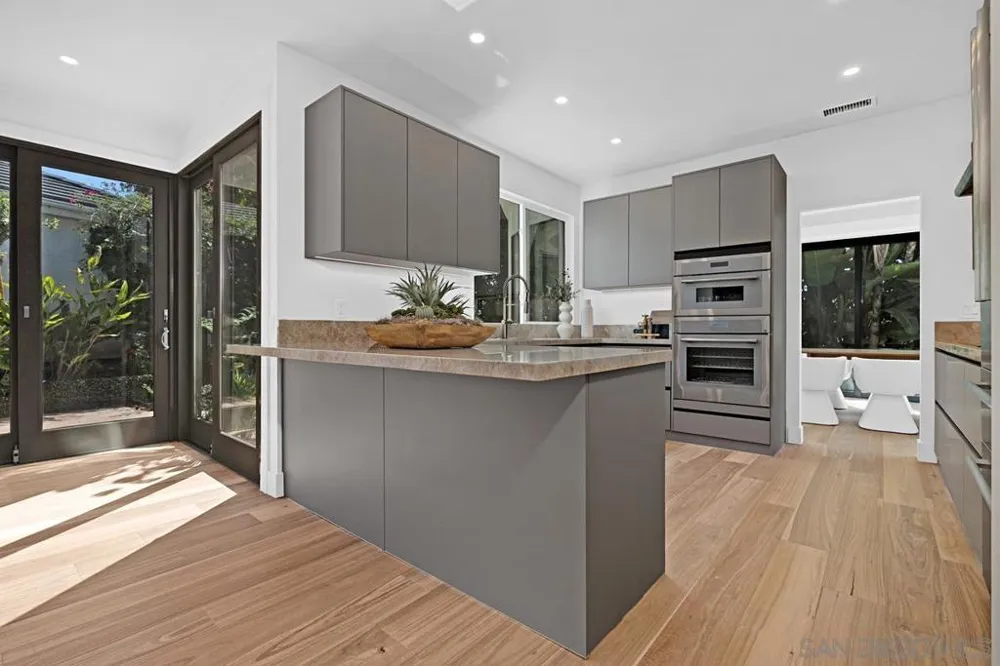 2815 Camininto Merion La Jolla, CA 92037