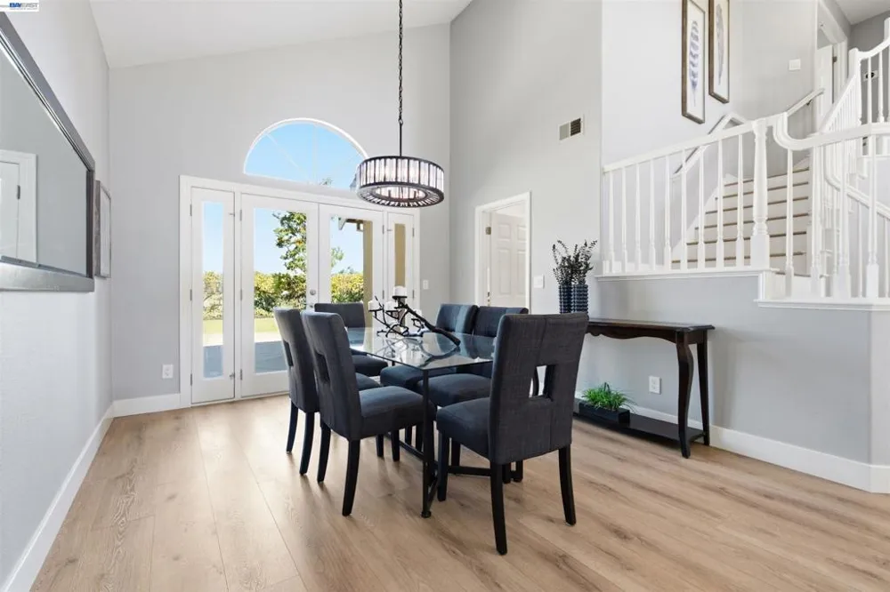 310 Sunset Dr Danville, CA 94506