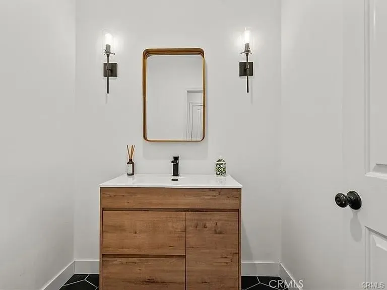 3450 Malaga Court Calabasas, CA 91302
