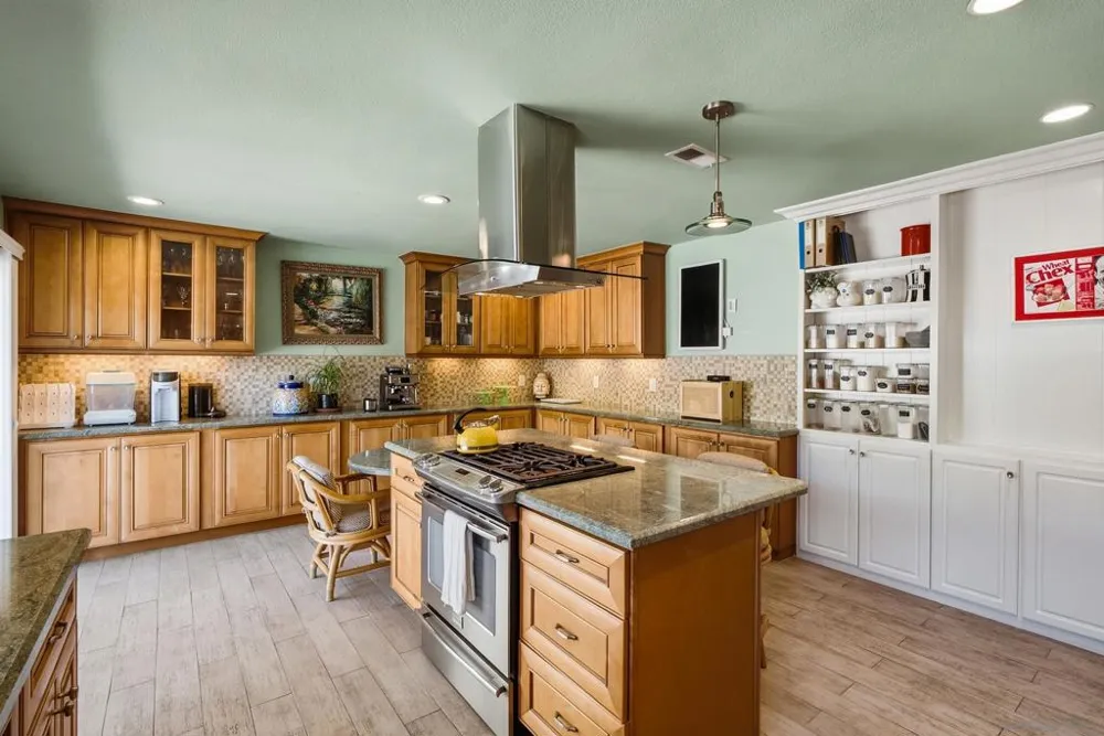 4866 Park Dr Carlsbad, CA 92008