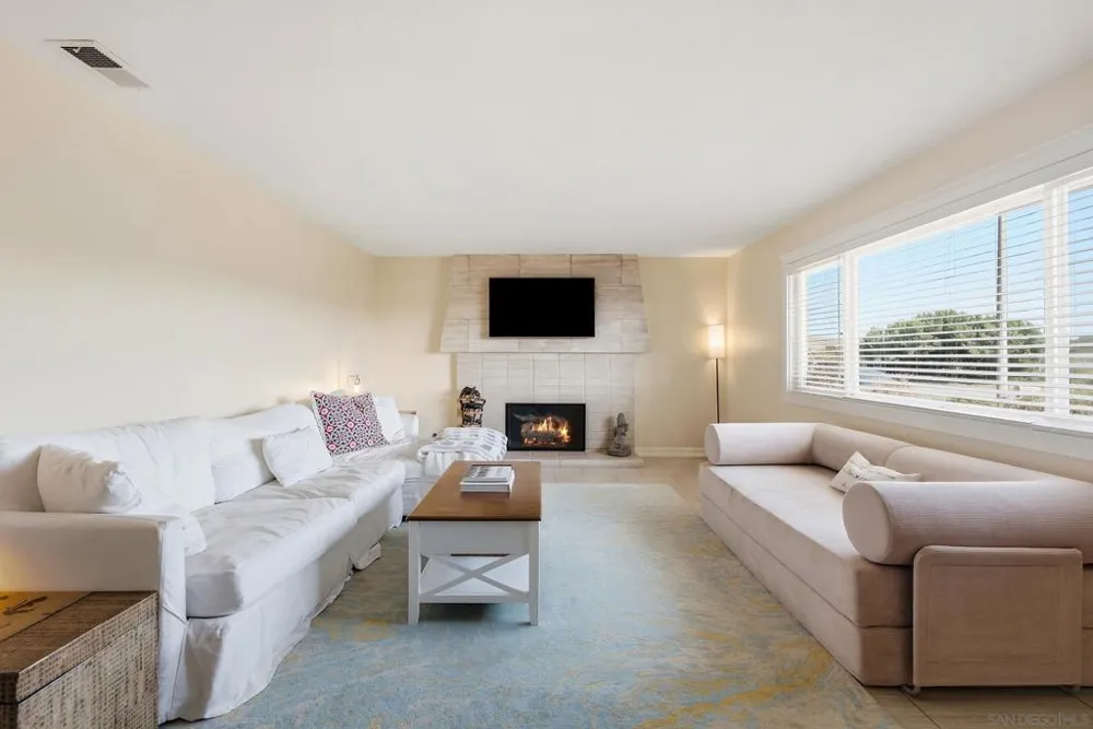 4866 Park Dr Carlsbad, CA 92008