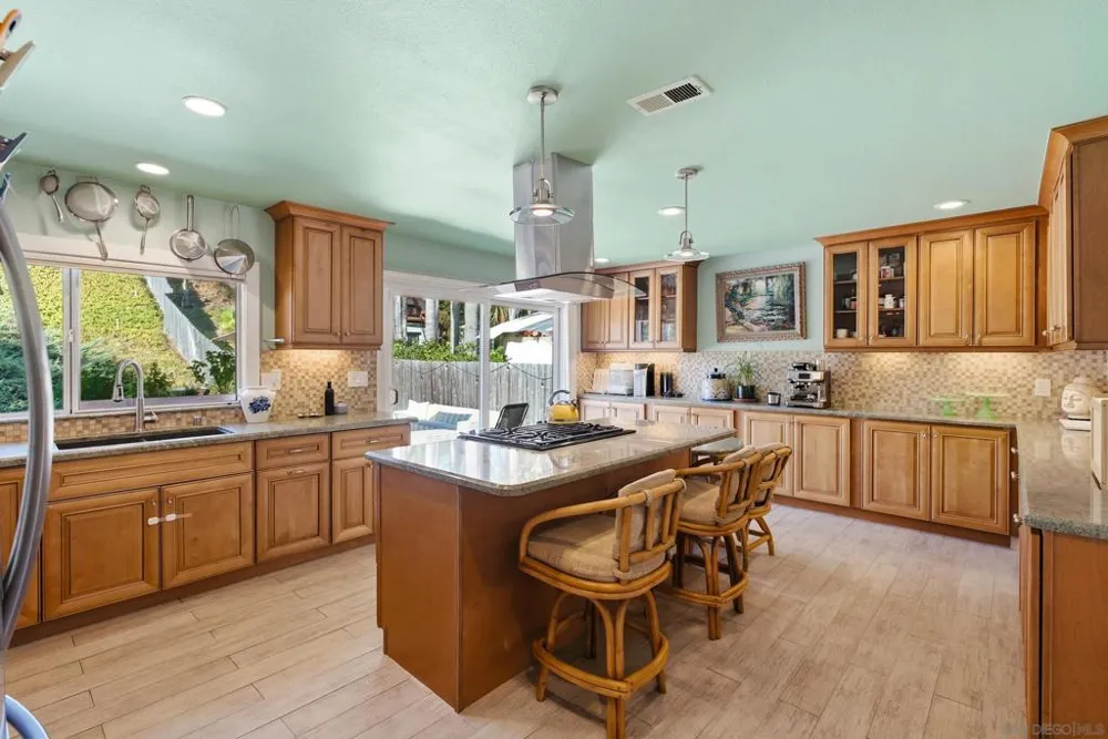 4866 Park Dr Carlsbad, CA 92008