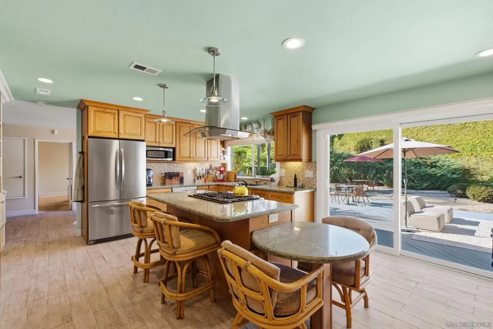 4866 Park Dr Carlsbad, CA 92008