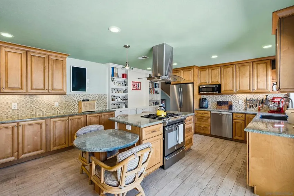 4866 Park Dr Carlsbad, CA 92008