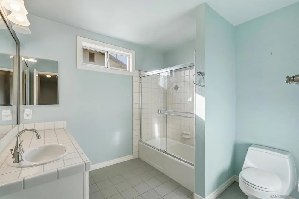 4866 Park Dr Carlsbad, CA 92008
