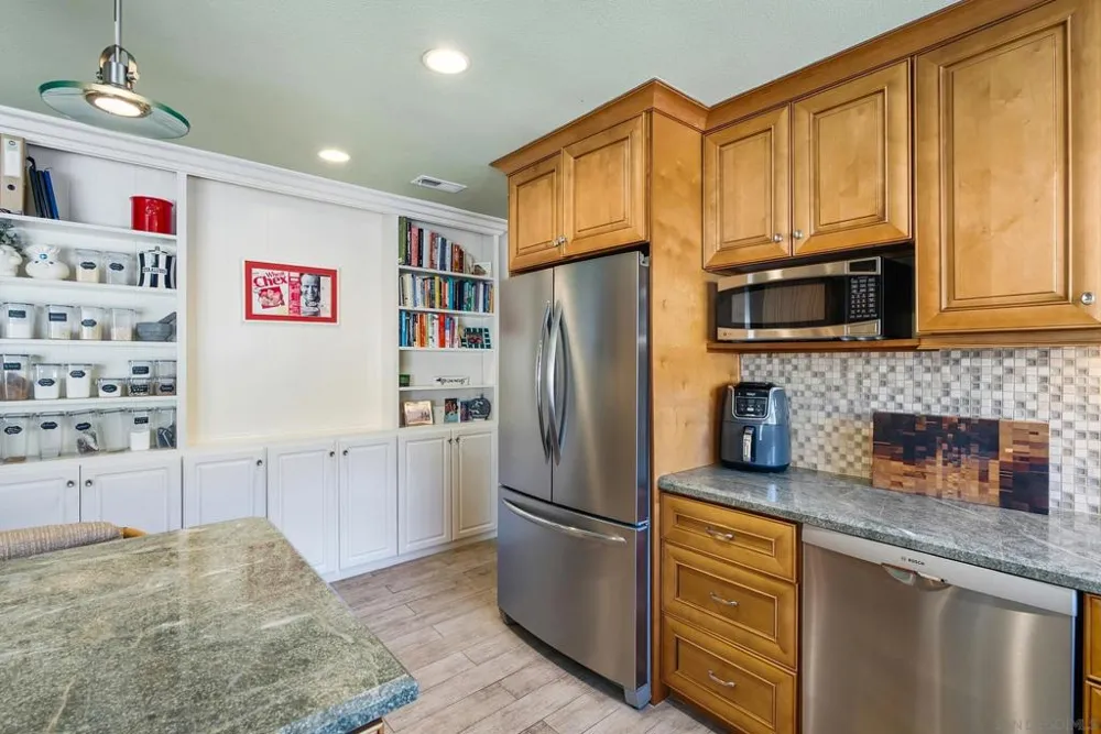 4866 Park Dr Carlsbad, CA 92008