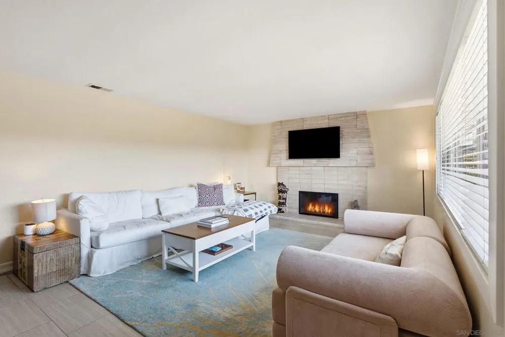 4866 Park Dr Carlsbad, CA 92008