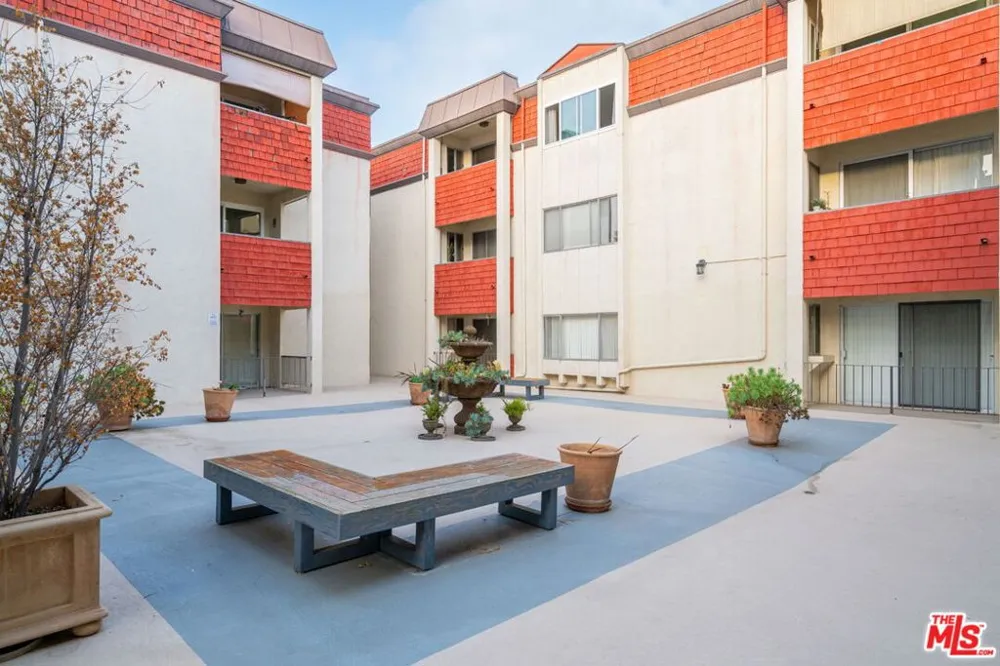 5651 Sumner Way #203 Culver City, CA 90230