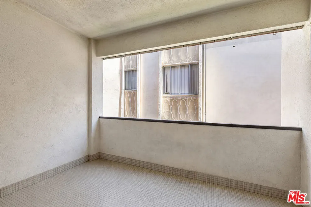5651 Sumner Way #203 Culver City, CA 90230